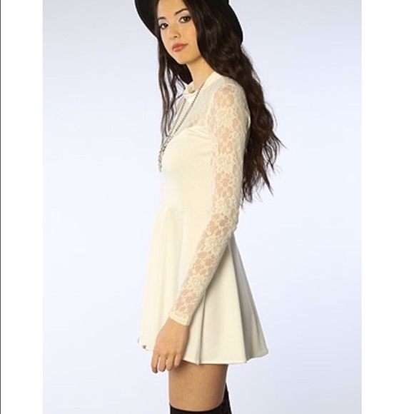 For Love And Lemons Dresses & Skirts - For Love and Lemons Tarot/Lulu White Lace Dress